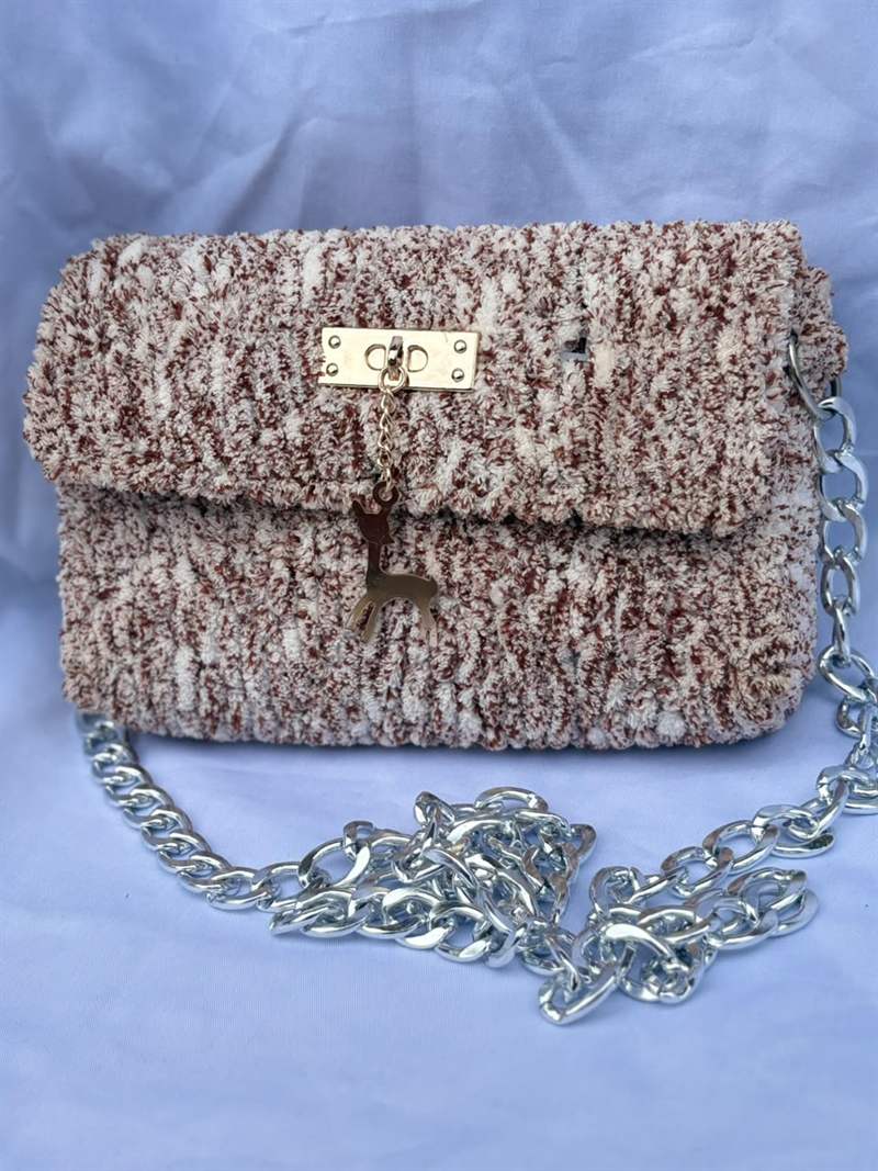 Sac à main crocheté chiné bordeaux et blanc, chaîne argentée, artisanat des femmes de Faranah